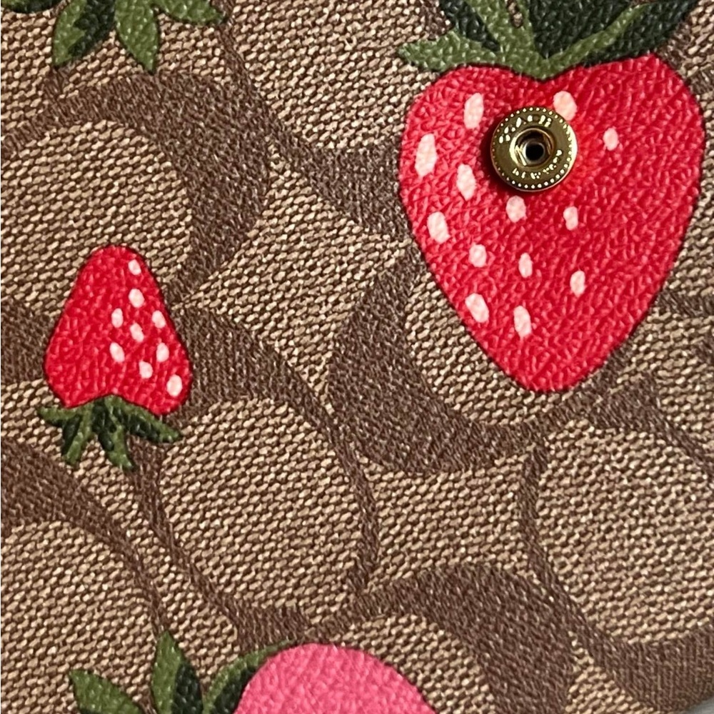 CH524 - Coach Travel Envelope Wallet in Signature Canvas with Strawberry Print - Picture 5 of 16
